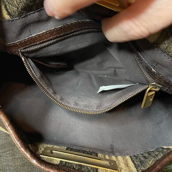 Fendi mezzaluna hobo bag with COA - Picture 10 of 16